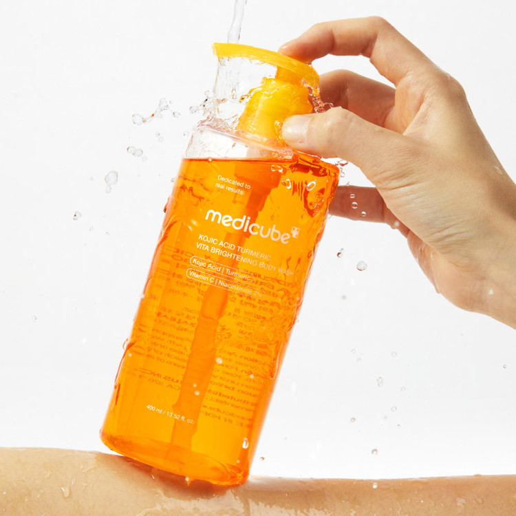 شامپو بدن کوجیک اسید مدی کیوب Medicube Kojic Acid Turmeric Brightening Body Wash 400Ml