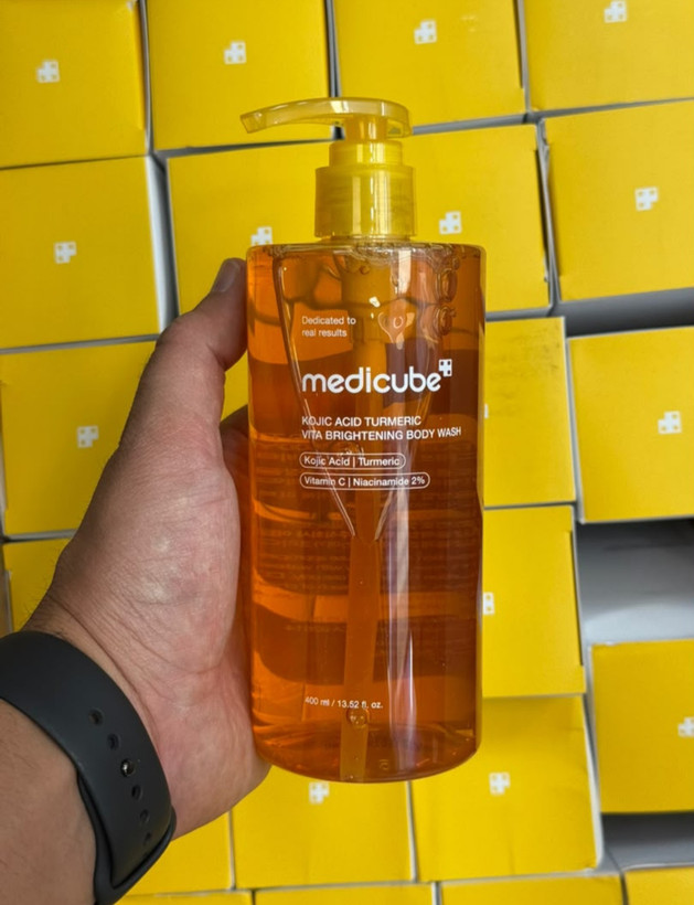 شامپو بدن کوجیک اسید مدی کیوب Medicube Kojic Acid Turmeric Brightening Body Wash 400Ml